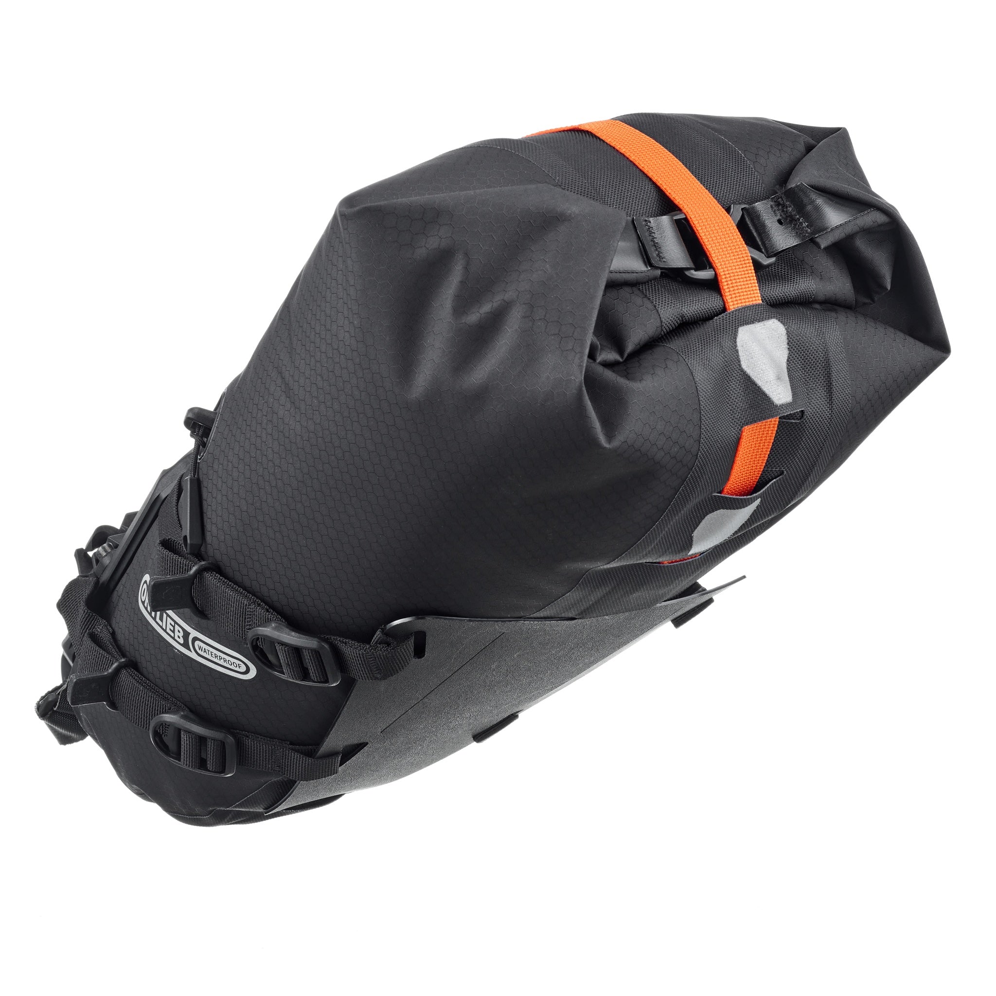 Rückansicht der ORTLIEB Seat-Pack QR in black-matt mit reflektierenden Elementen und Schutzplatte